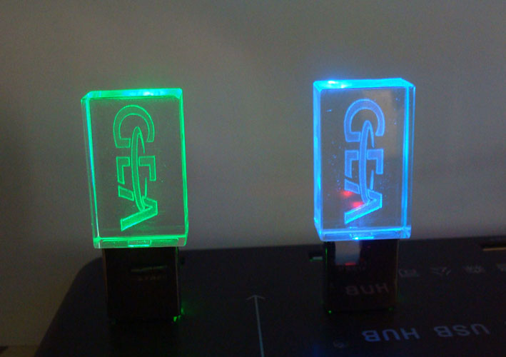 แฟลตไดร์ท คริสตัล VDM-045 คริสตัล แฟลชไดร์ท (LED Flash Drive )